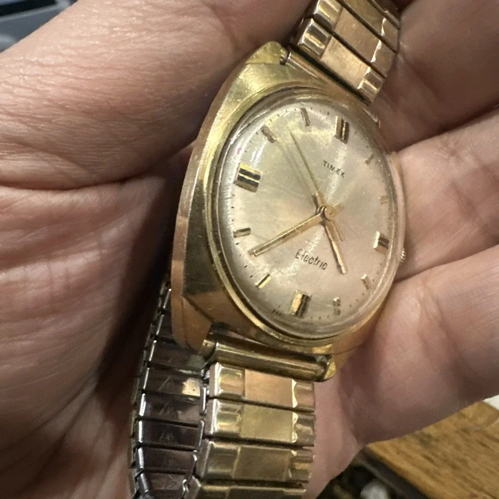 Working Vintage Timex Electic Mens Watch 34mm Quartz New Battery Gold Tone 7.5in